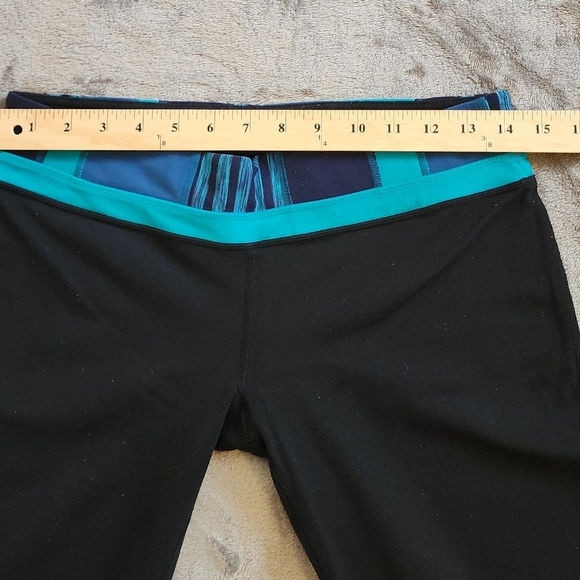 Lululemon leggings 8 Black with Turquiose trim - Picture 3 of 12